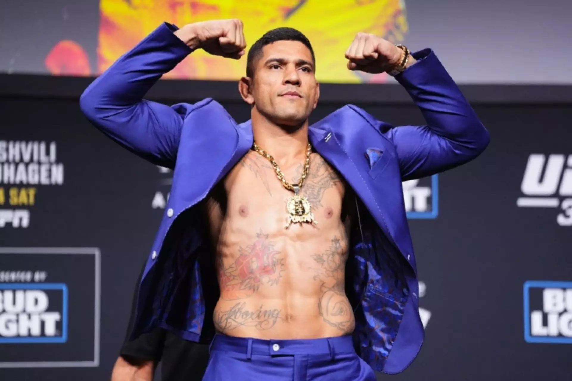 Кормье раскрыл заработок Перейры на турнире UFC у Белого дома