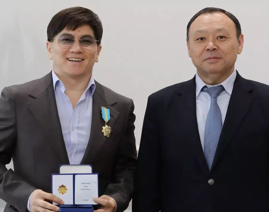 Сәкен Майғазиев “Парасат“ орденімен марапатталды