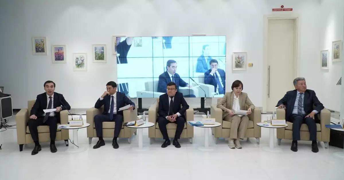   Президенттік орталықта ШЫҰ-ның 25 жылдығына арналған сарапшылық кездесу өтті   