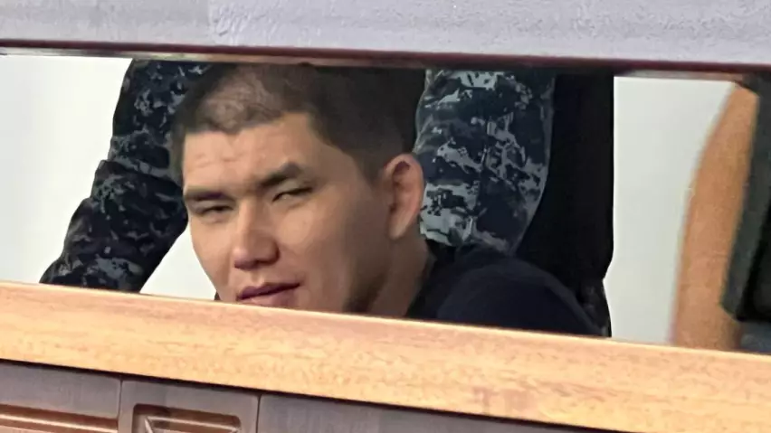"Бауырсақ пісіріп жүрді": Сұлтан Сәрсемәлиев енесінің жанын қалай алғанын айтты