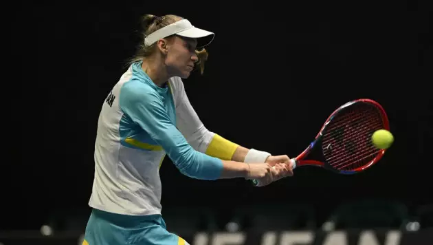 Елена Рыбакина совершила камбэк и выиграла первый матч в Лондоне