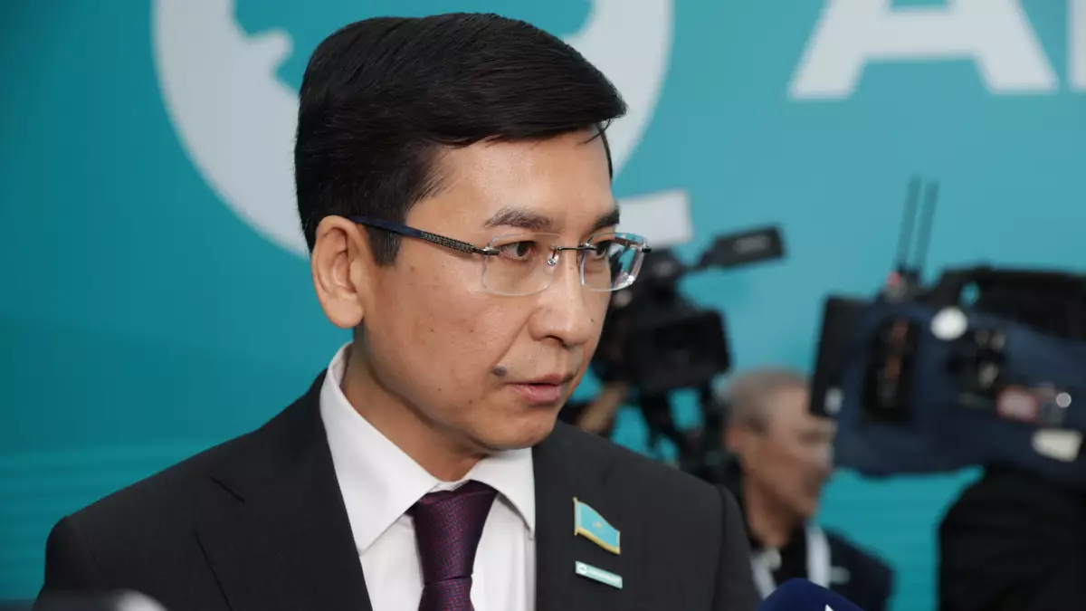 «Мәселе тәжірибеде емес»: Аймағамбетов партиялар туралы пікір білдірді
