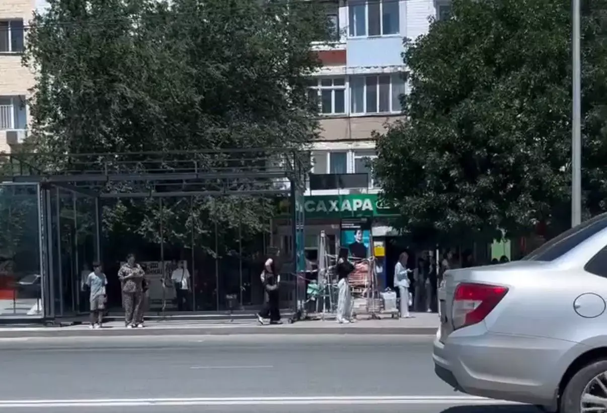 «Халыққа аялдама керек, бутик емес»: атыраулықтар билікті сынға алды