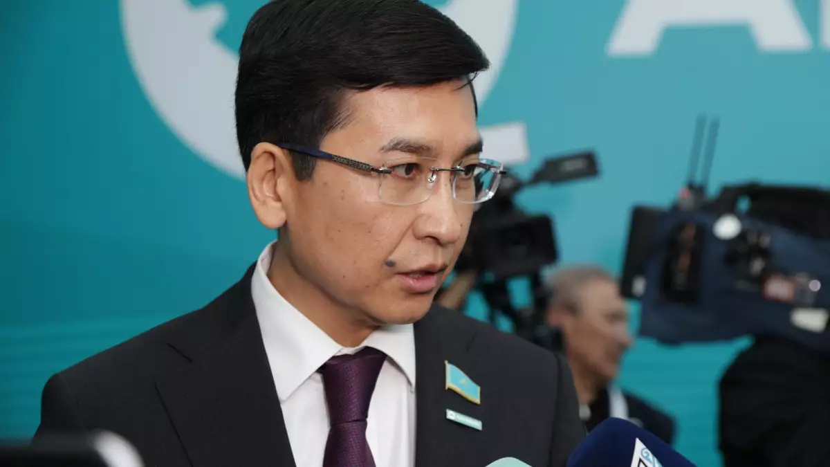 Асхат Аймагамбетов объяснил решение о присоединении партии «Әділет» к AMANAT