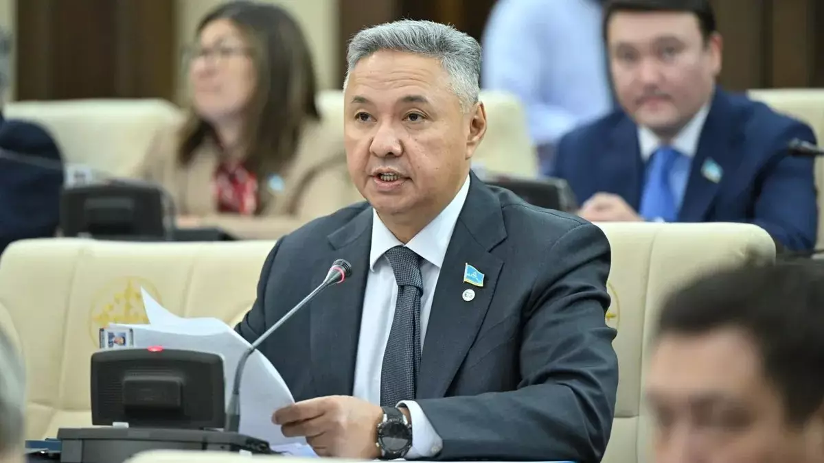Перуашев прокомментировал союз партий Amanat и «Әділет»