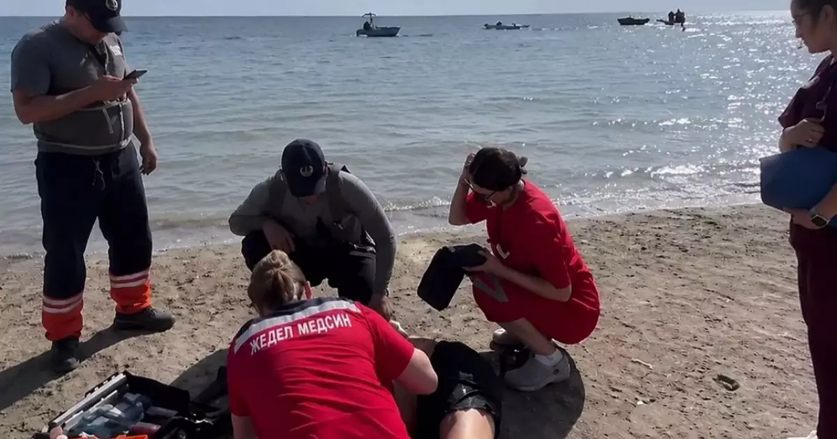  Ақтауда теңізге шомылмақшы болған жасөспірім батып кете жаздады 