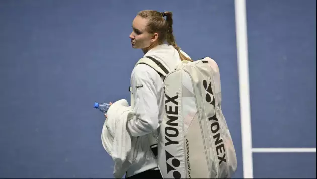 Елена Рыбакина не смогла выйти в полуфинал турнира в Лондоне: она провела два матча за день