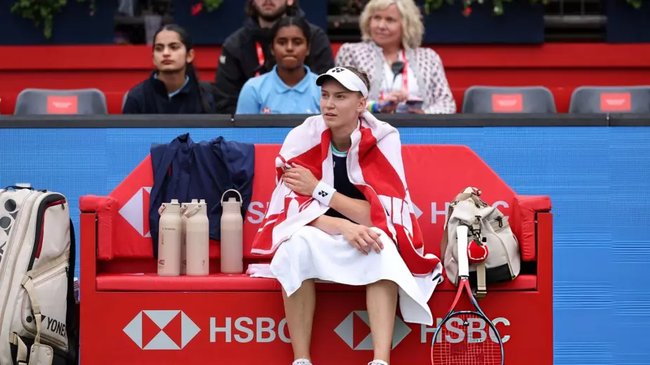 Елена Рыбакина завершила выступление на WTA 500 в Лондоне, отставание от Соболенко не изменилось