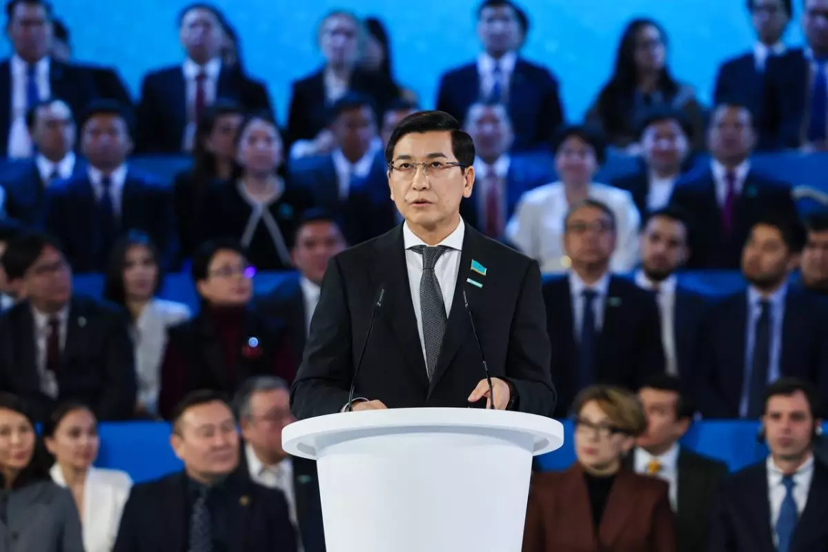 Amanat пен «Әділет» партияларының бірігуі: депутаттар әртүрлі пікір білдірді