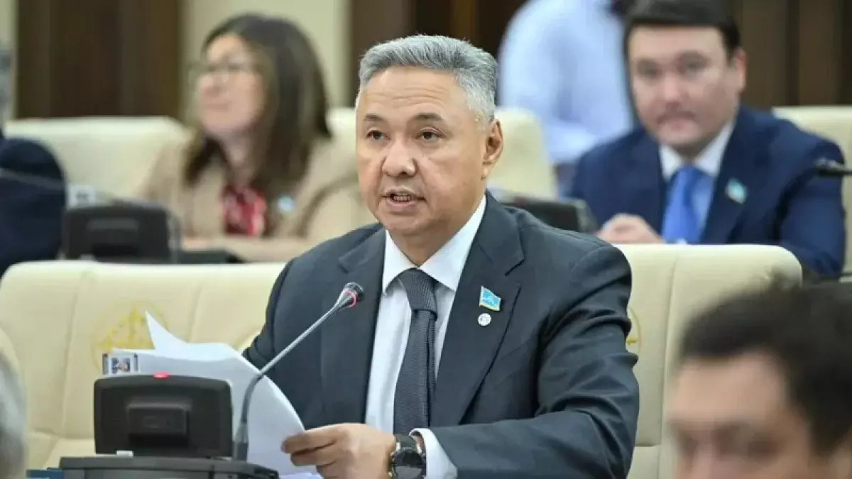 Азат Перуашев объявил об уходе с поста председателя партии «Ак жол»