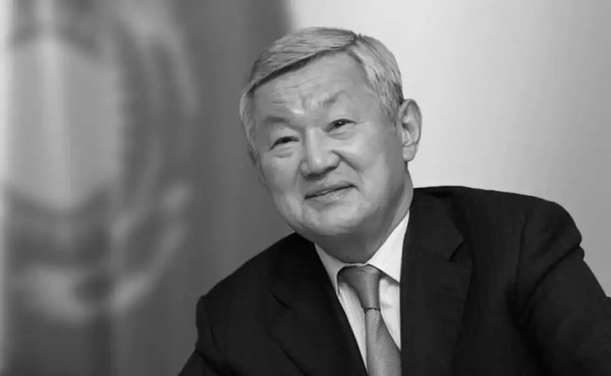 Бердібек Сапарбаев туралы жазба жариялаған келіні сынның астында қалды