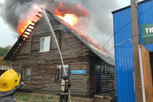Көкшетауда жекеменшік үйге найзағай түсіп, өртеніп кетті