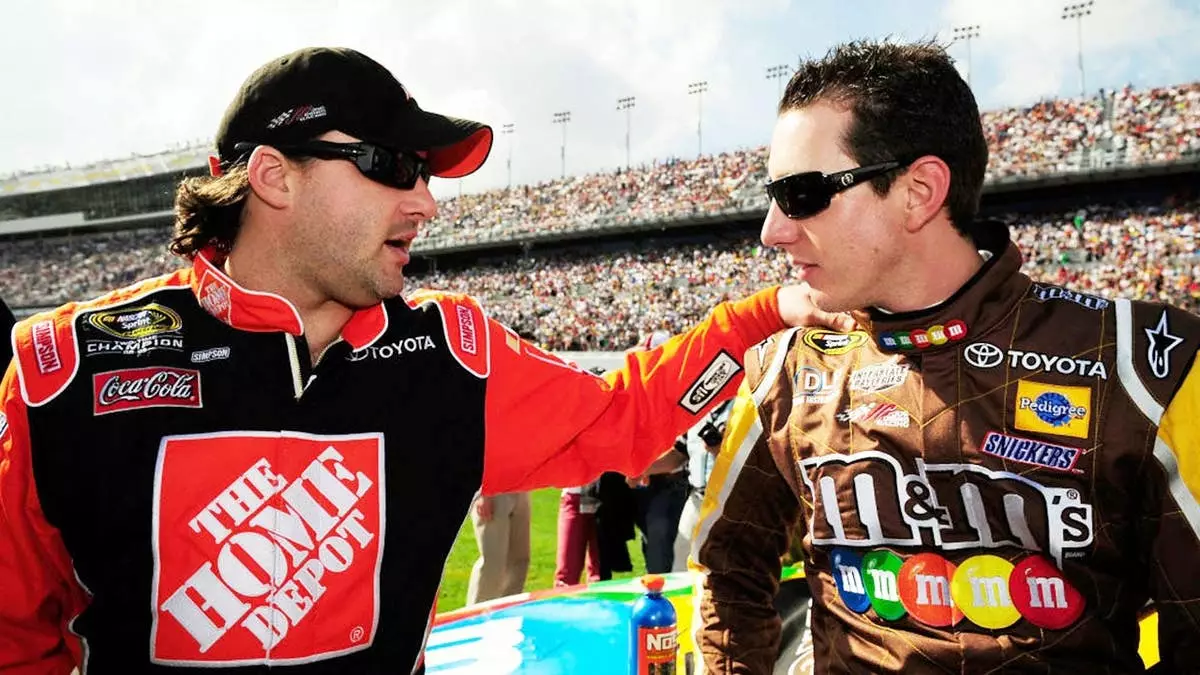Легенда NASCAR Тони Стюарт назвал скорбящих фанатов мудаками в бестактной тираде о Кайле Буше.