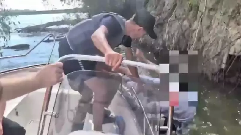 Павлодарда Ертіске ағып кеткен ер адам құтқарылды