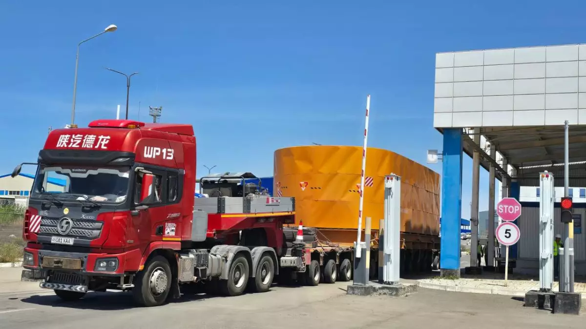 В порту Курык приняли подводный кабель для цифрового коридора между Азией и Европой