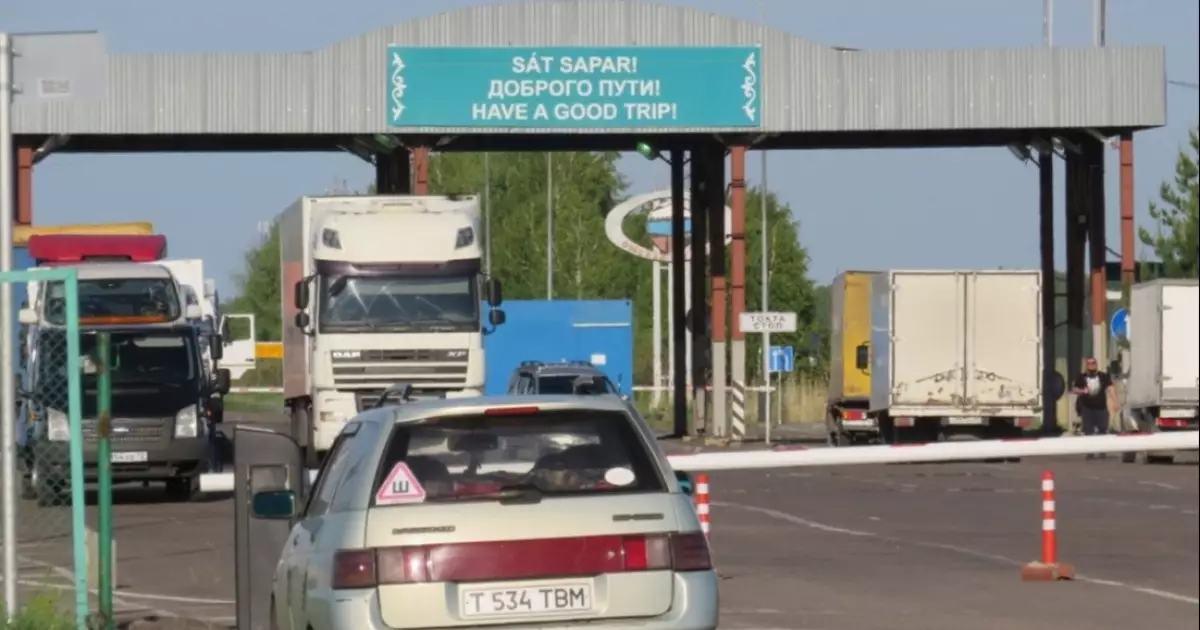  Қазақстан-Ресей шекарасында ұзын-сонар кептеліс: жүк көліктері кезекте тұр 