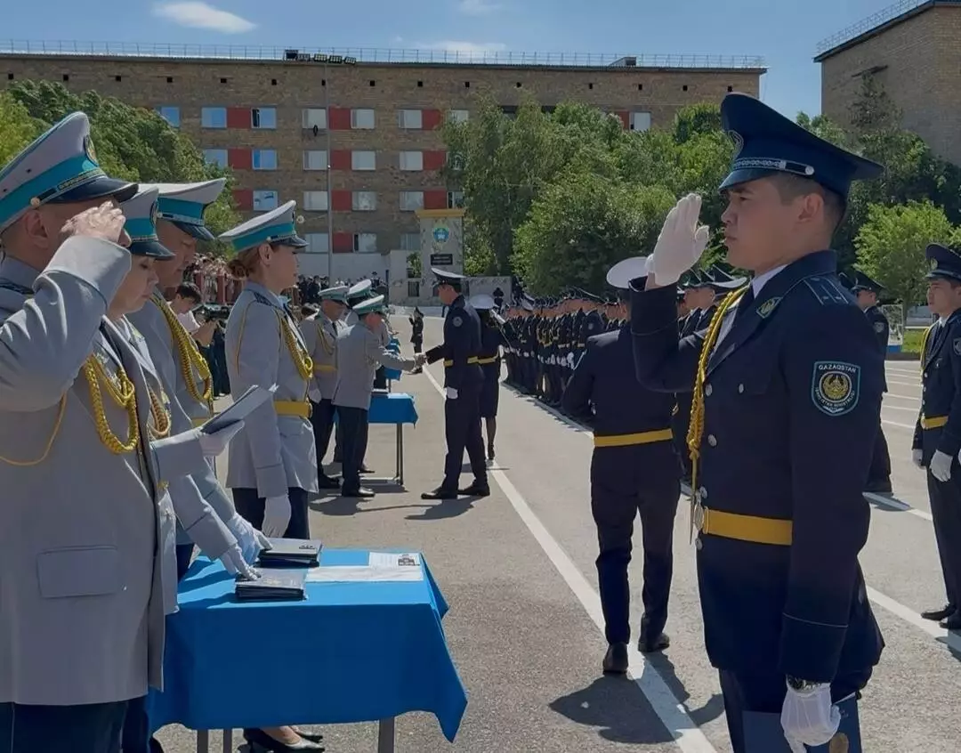 Қарағанды академиясында 53-ші түлектерге диплом табысталды