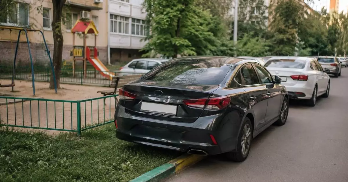  С 1 июля в Казахстане ужесточат правила парковки во дворах и возле домов 