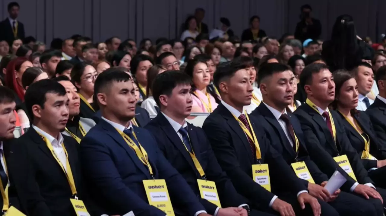 Amanat присоединилась к партии «Әділет»