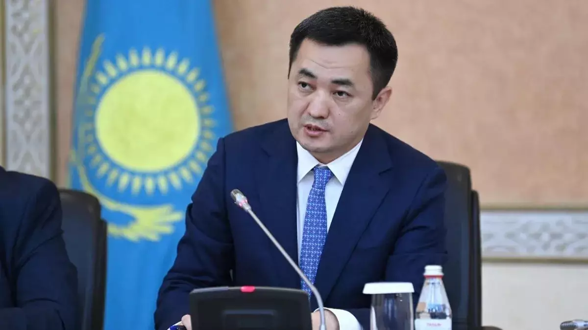 Екі партияны бір-біріне қарсы қоюдың қажеті жоқ – Айбек Дәдебай