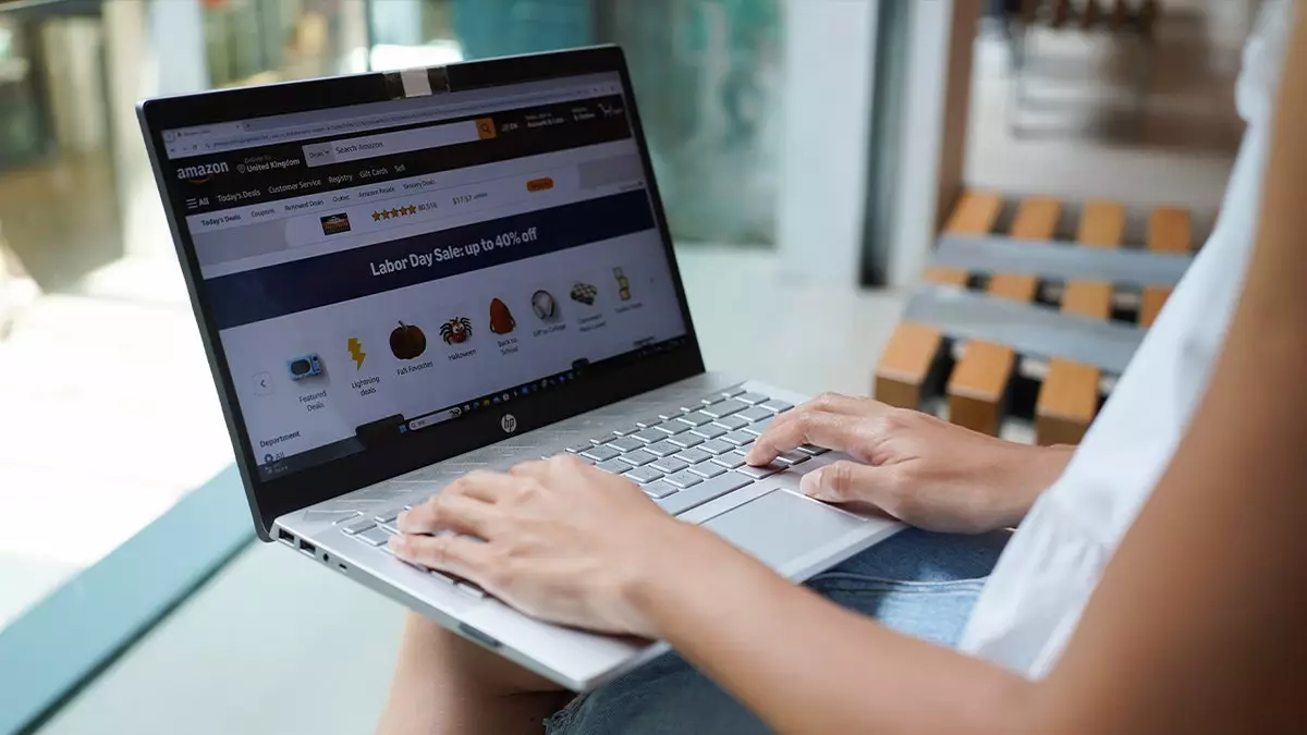 Новый искусственный интеллект Amazon превращает слова в доступные для покупки изображения.