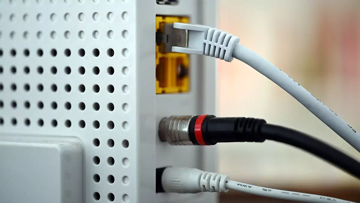 ФБР заявило, что российские хакеры захватили старые Wi-Fi-роутеры.