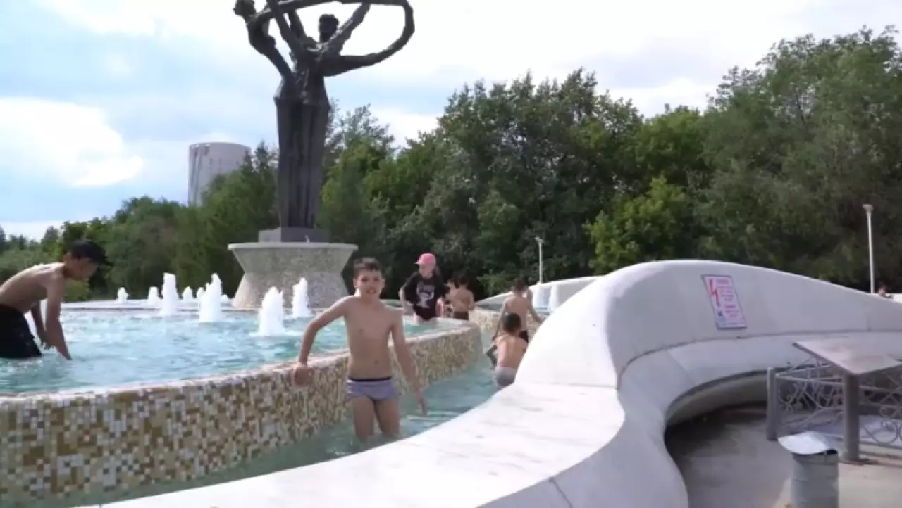 Астанчан предостерегают от купания в фонтанах