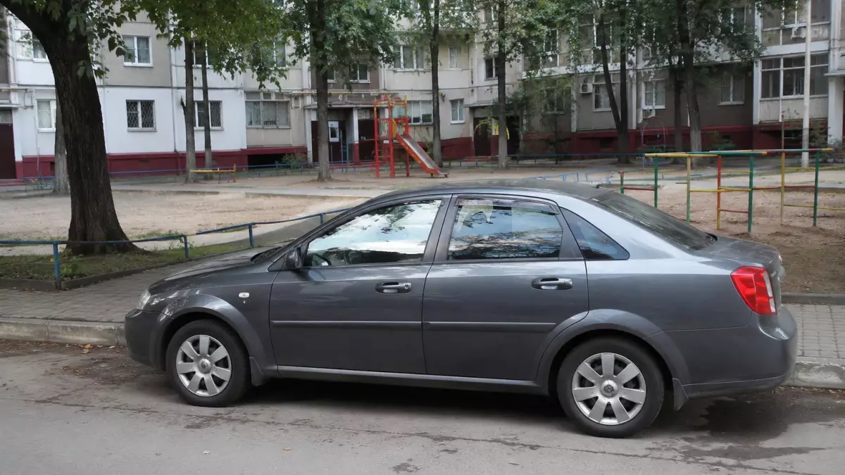  1 шілдеден бастап қазақстандықтар үшін көлікті аулаға қою тәртібі өзгереді 