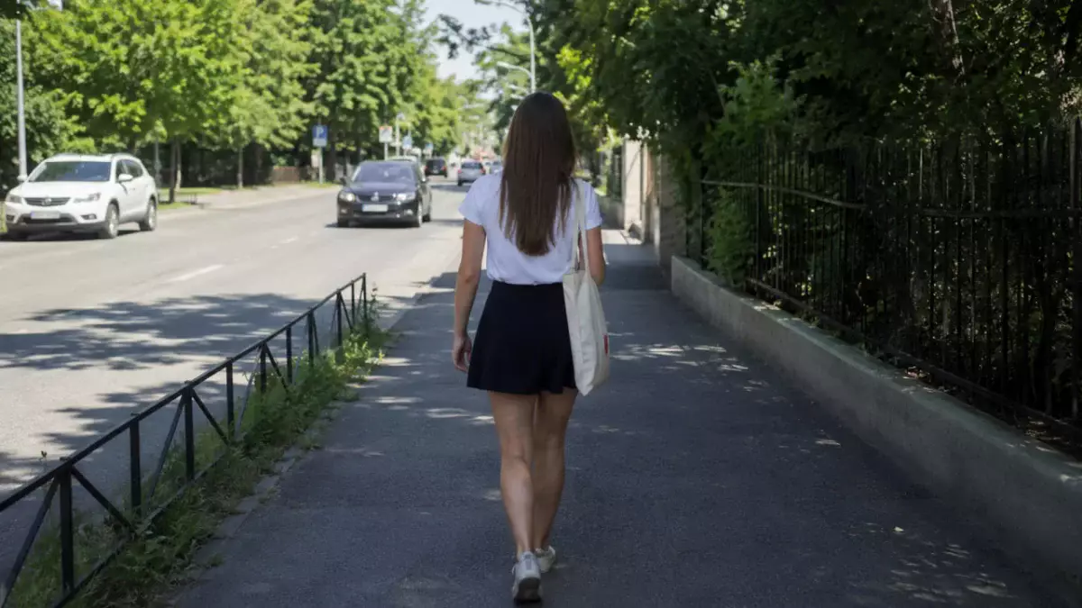 Шлепает и убегает – жительниц Алматы предупредили об извращенце на улицах
