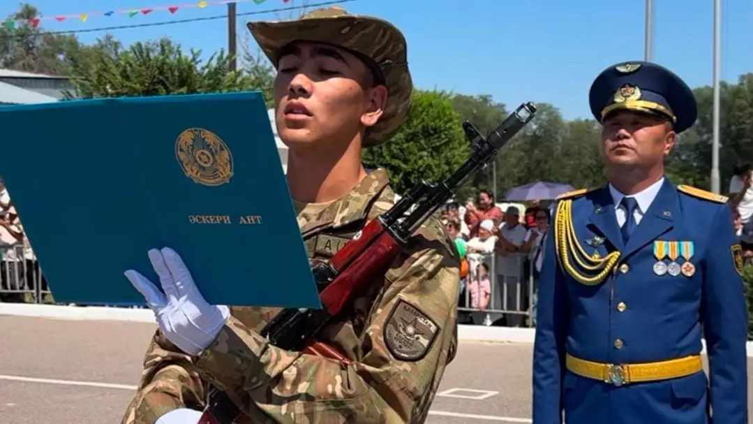  Жаркентте 18 жастағы жігіт әкімдік ұйымдастырған ұтыста `әскерге жолдама` ұтып алған 