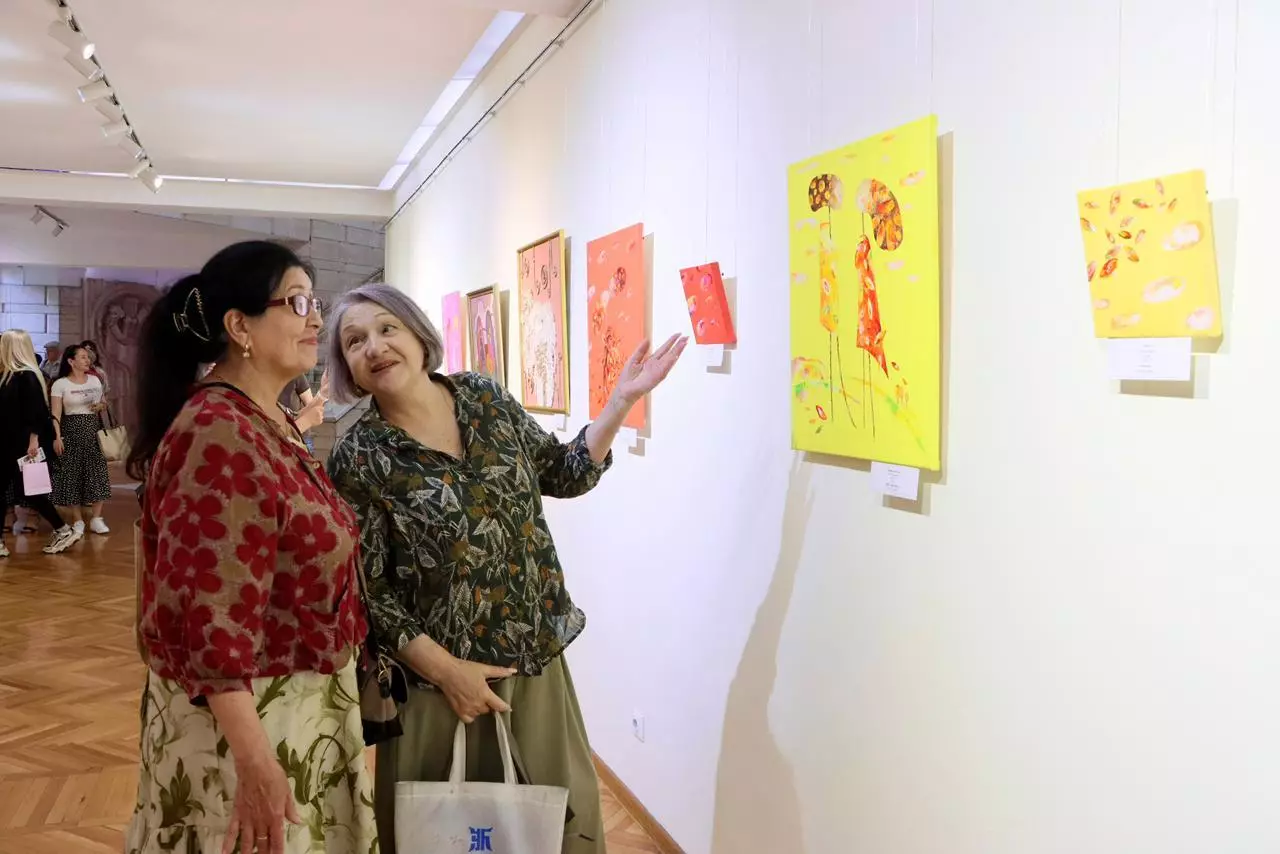 «СӘТТЕР»: Елена Каркавинаның жеке көрмесі