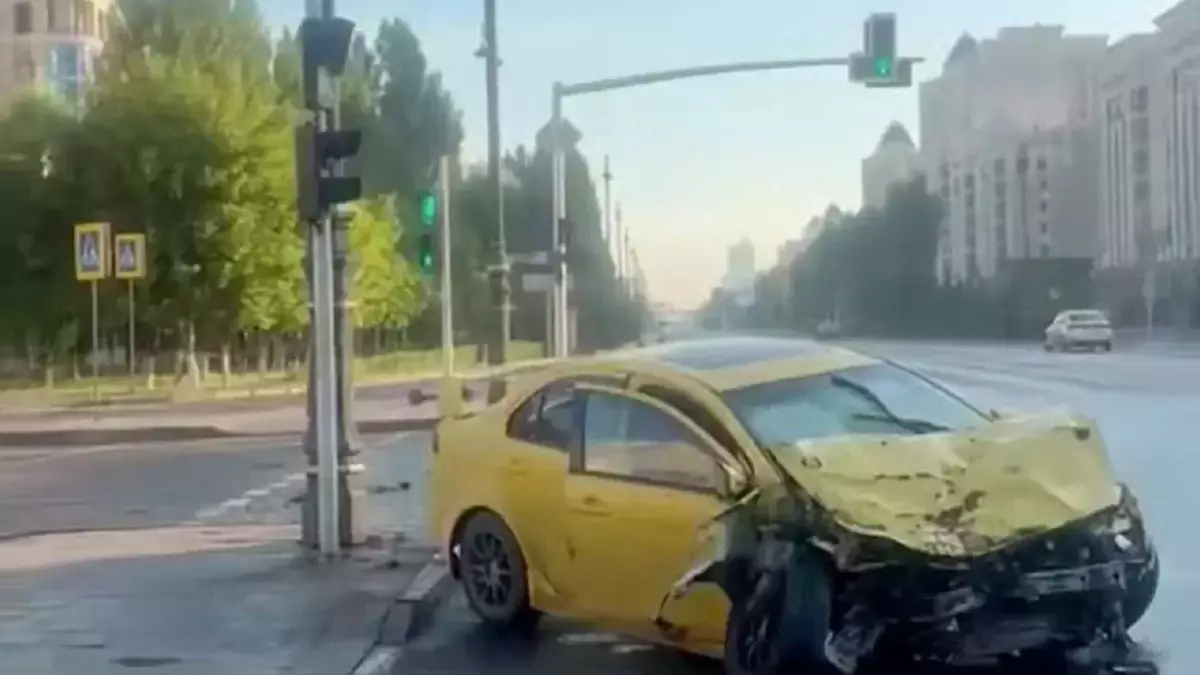 Четыре человека пострадали в жестком ДТП на одном из самых оживленных перекрестков Астаны