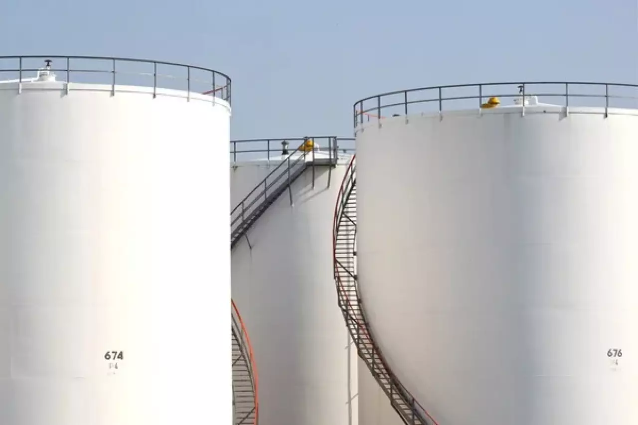 Нефтяной резерв США рухнул до минимума за 43 года