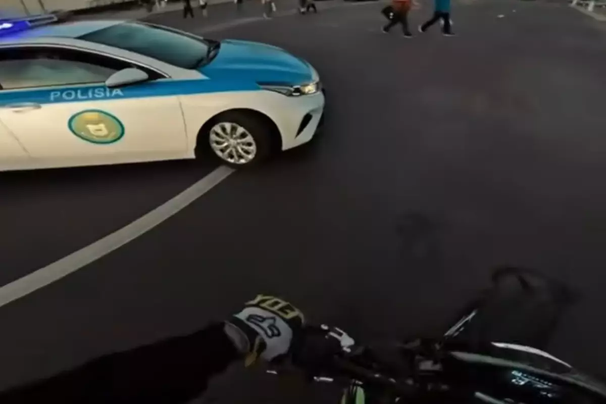 Хайпанул на камеру временного содержания: в Караганде задержали дерзкого мотоблогера