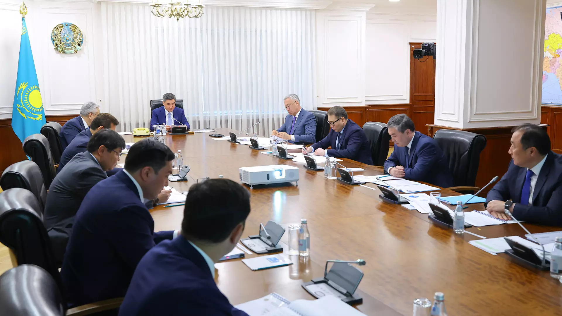 Олжас Бектенов поручил усилить работу по обеспечению роста экономики