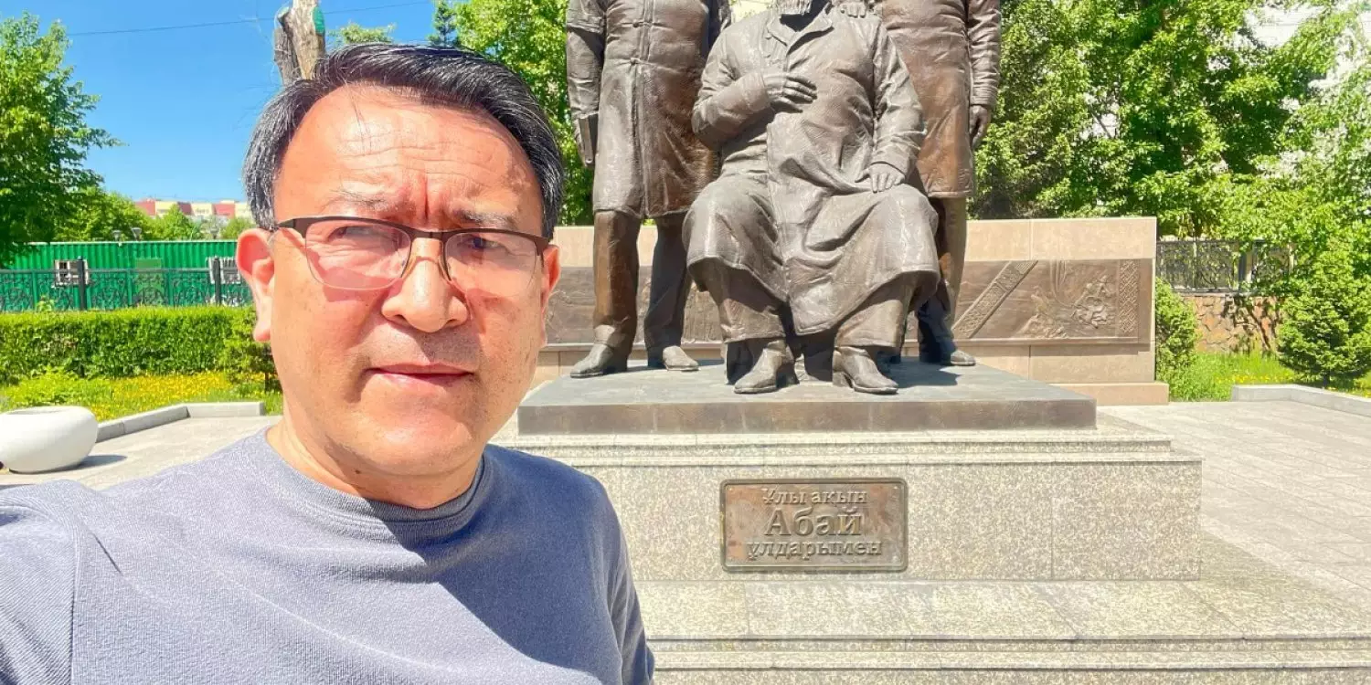 Журналист Асылхан Мамашұлы «Әділетке» қосылған «Аманат» депутаттарының мандатын қайтаруды талап етті