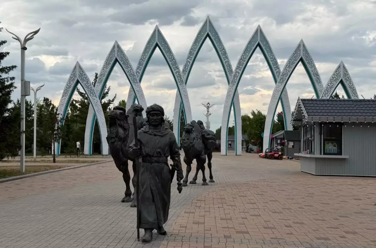 Новый ЖК вместо велотрека? Что на самом деле строят в парке «Жетысу» в Астане