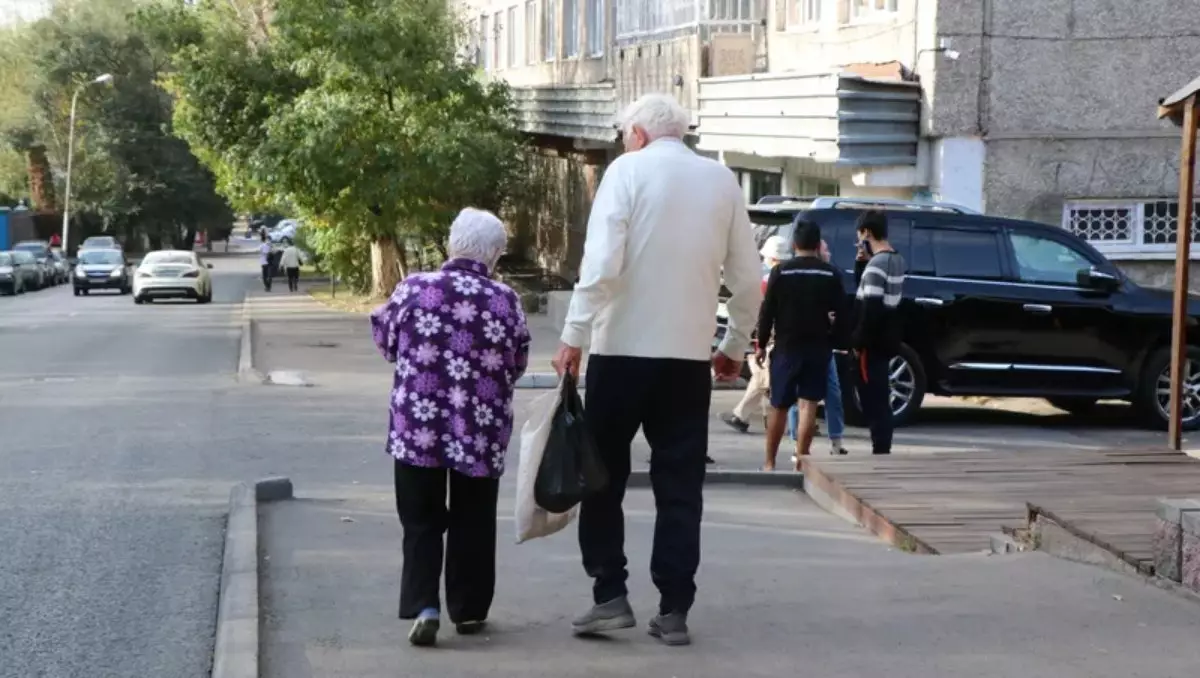 Алматыда зейнеткерлерді алдап, 1,5 млрд теңге жымқырғандар ұсталды