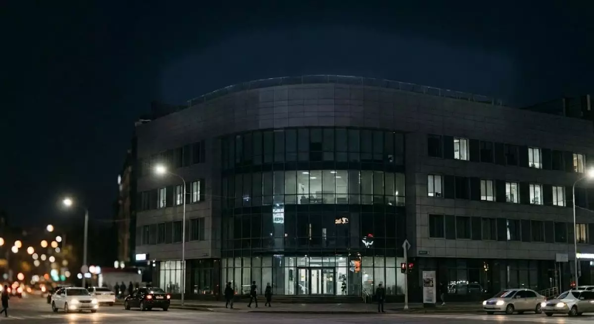 Вынуждали продавать квартиры: в Алматы у пенсионеров выманили 1,5 миллиарда тенге