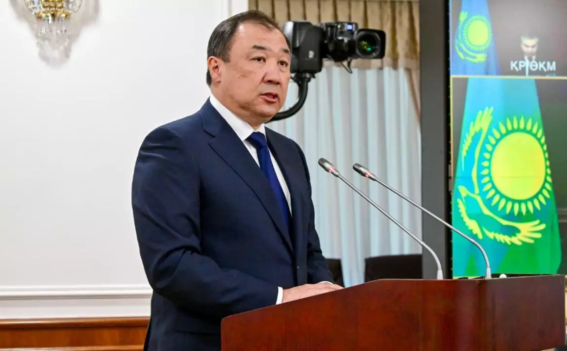 Казахстан обеспечивает обработку 80% наземного грузопотока между Китаем и Европой, заявил министр.