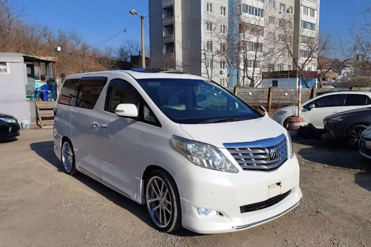 Перевозчиков на Toyota Alphard и Estima ждут масштабные проверки в Казахстане