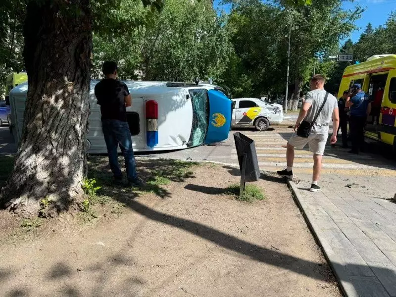 Автозак с арестованными перевернулся в Костанае