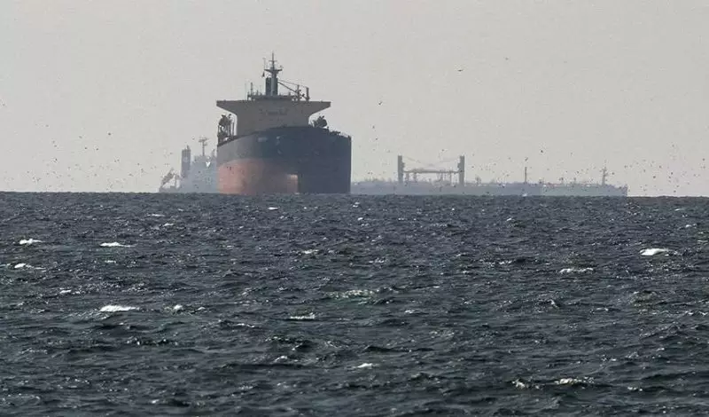 Ормузский пролив остается закрытым для транзита