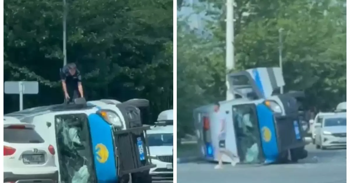  Қостанайда күдіктілерді сотқа апара жатқан полиция көлігі жол апатына түсті (ВИДЕО) 