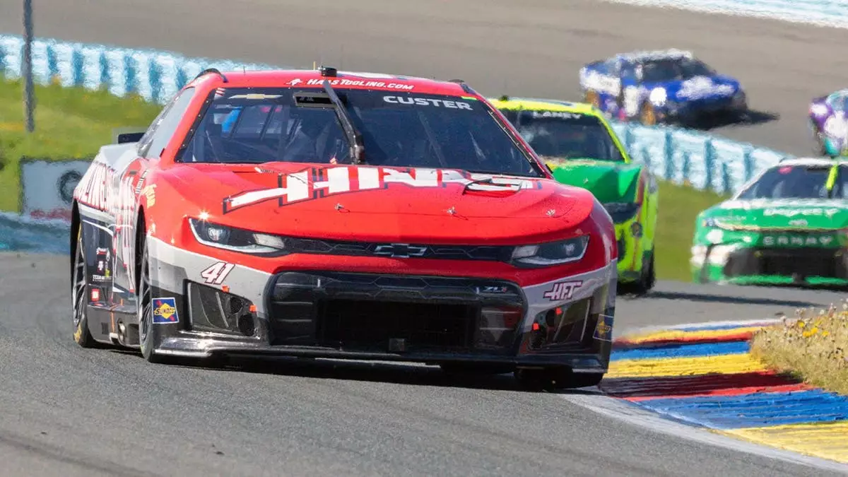 Команда NASCAR представила памятную ливрею в честь Джорджа Буша-старшего для исторической первой гонки на территории военной базы.