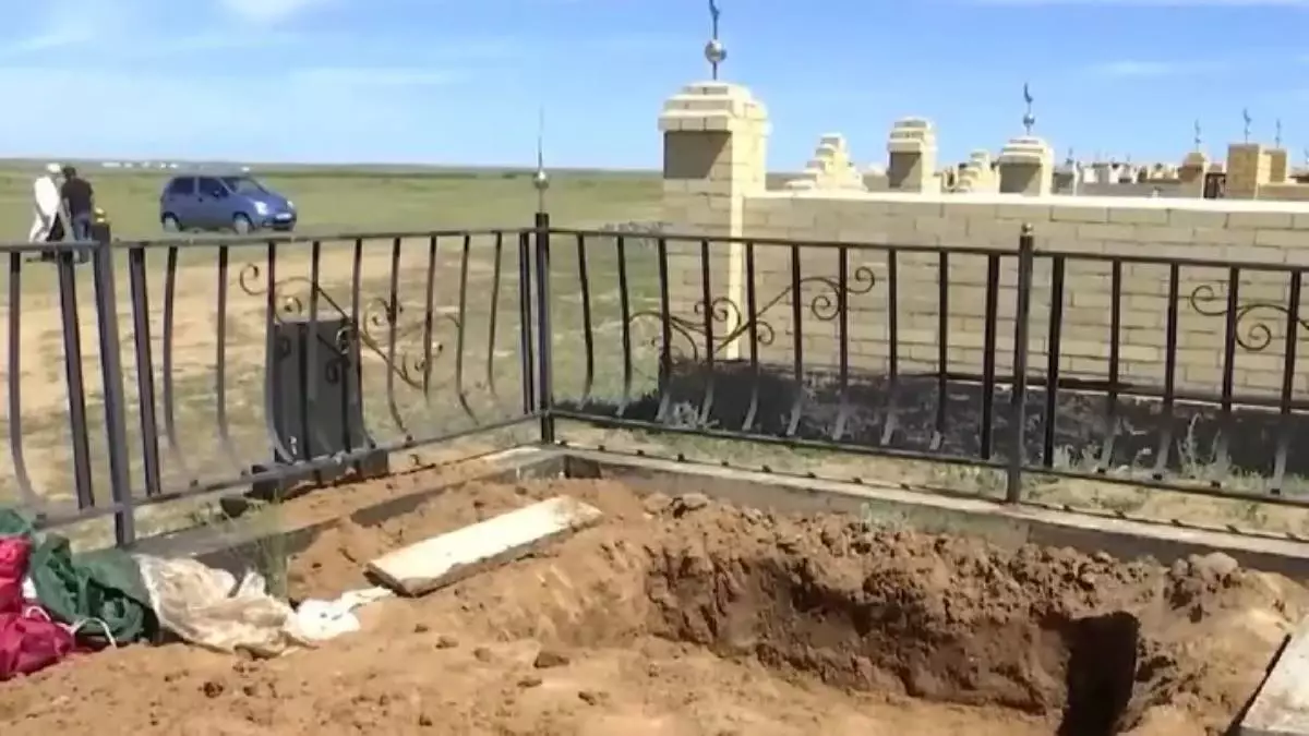 Қарағанды облысында екі отбасы бір моланы бөлісе алмады: Эксгумация нәтижесі белгілі болды