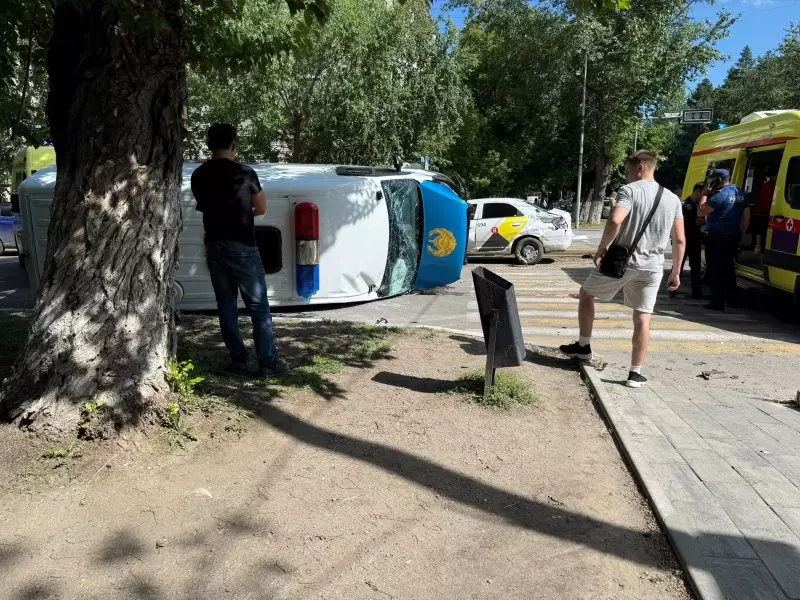 Автозак с арестованными перевернулся в Костанае: есть пострадавшие