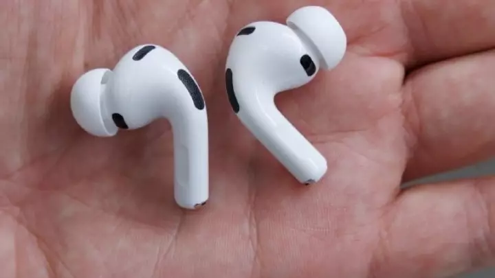  Apple тарихындағы ең ауқымды өнімдер: камерасы бар AirPods пен жиналмалы iPhone шығарылуы мүмкін 
