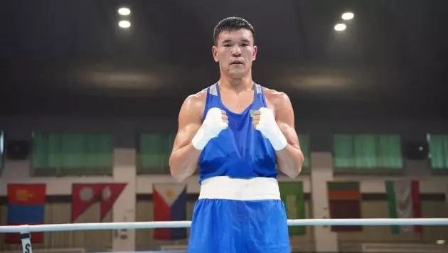 Абылайхан Жусупов победил чемпиона и вышел в 1/4 финала Кубка мира по боксу
