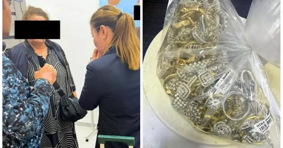  15 жиынтық сырға мен сақина, 8 білезік: Кеденшілер жолаушының жыныс мүшесіне жасырылған әшекейлерді тәркіледі 